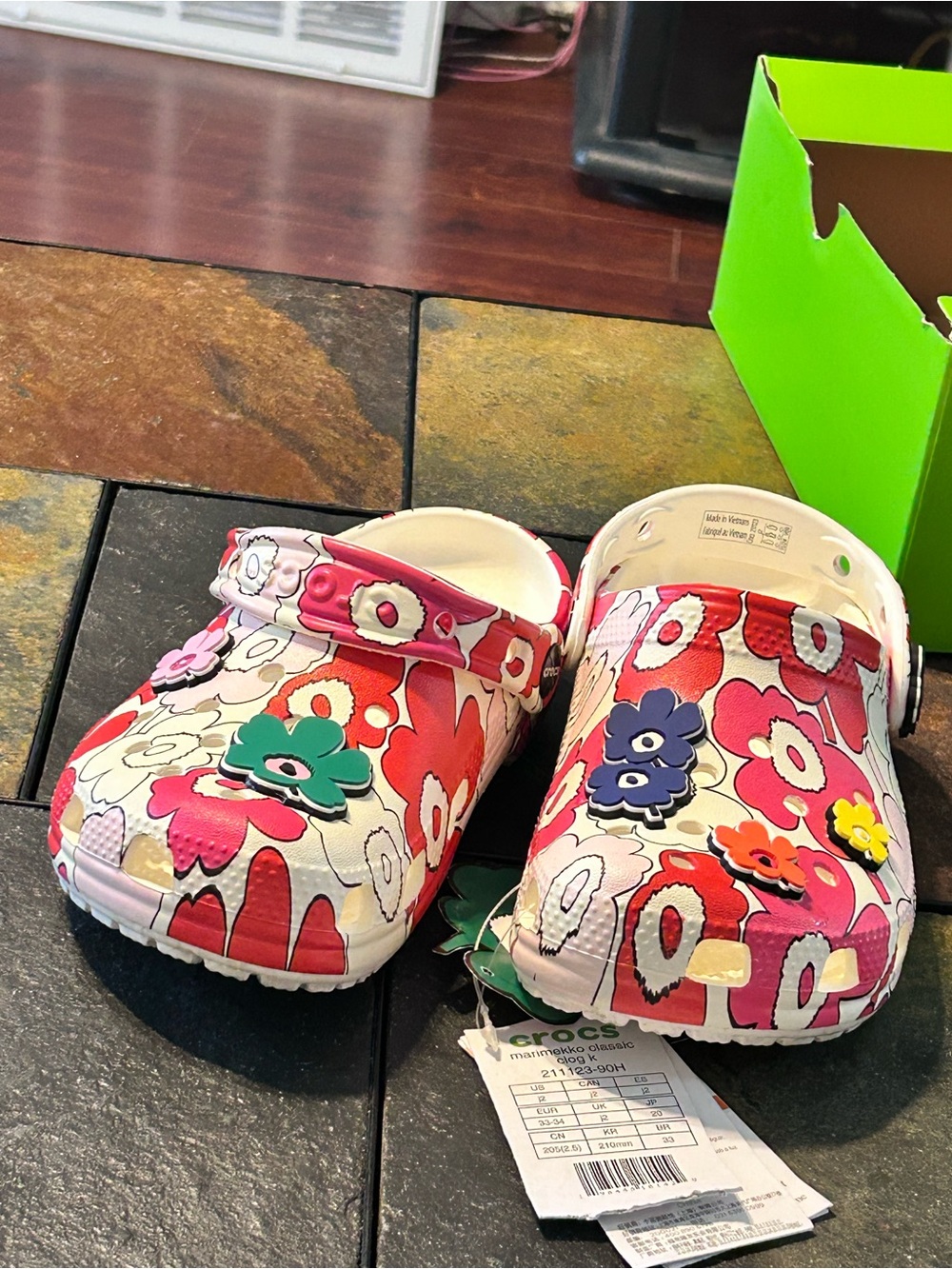 NEW CROCS KIDS Kids' Marimekko Classic Clog 211123 Multi Size 2 - Picture 3 of 10